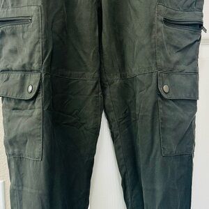 Banana Republic XS Women's Cargo Pants in Dark Green